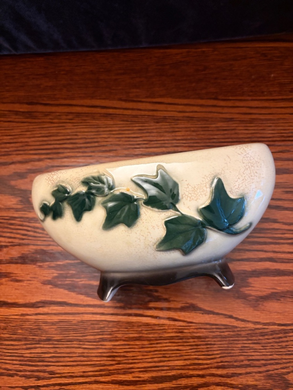 Ceramic Ivy-Leaf Footed Planter Bowl - Cream with Green - Picture 10 of 14